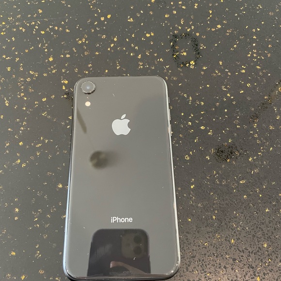 iPhone - Picture 3 of 3